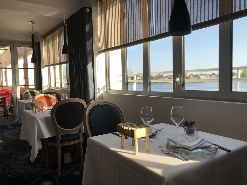 Restaurant Bord De Loire Les Ponts De Ce